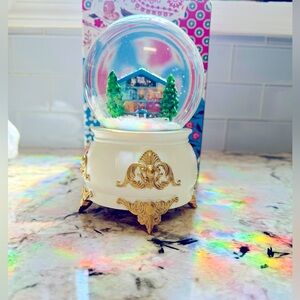 Taylor Swift Lover Snowglobe